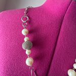 Elegant Silver and Pearl Necklace Photo 2