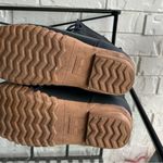 Boots Size 6 warm rain Preowned. Minor wear. Photo shows wear. Still GREATboots Photo 7