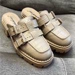 Free People  Women's Lyra Lug Loafer, size 40 (9.5), Off White, Light Wear,
VGUC Photo 1