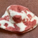 Y2K pink and white furry bucket hat Photo 2