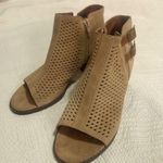 Vionic  Women's Aloft Chryssa Light Sand Perfed Suede Pumps sandals 6.5 M Photo 3