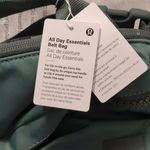 Lululemon  all day essential forest green belt bag size 2.5L Photo 3