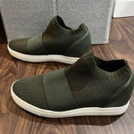 AQUA ‎ olive green shoes 7.5 Photo 0