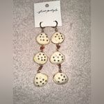 Free People NWT Bahama Baby Earrings - Apricot Three Shells
$48 MSRP Photo 2