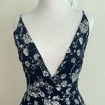 Showpo floral deep v romper women’s size 6 Blue Photo 3