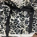 White House | Black Market Floral Knit Cropped Black & White Waist Belt Sweater Top M Photo 3