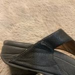 FitFlop  Lulu Adjustable Sandals Size 6 Toe Post Black Womens Wobbleboard Photo 3