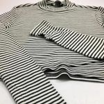 Forever 21   teen blouse L  bust 24  length 14 color black and white Photo 4