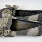 BKE  Tomgirl gray canvas lace bow contrast flats size 10 Photo 4
