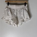 Lululemon  hotty-hot shorts Size 8 Off White 2” Inseam Photo 2