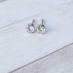 Stud Earrings Photo 1