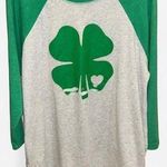 Green Clover Raglan Tee – St. Patrick’s Day 3/4 Sleeve Shirt – Unisex Fit Size L Photo 0