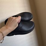OOFOS Adults’ OOcloog Clogs M5/W7 in Black Mules‎ Size 7 Photo 2