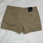 Banana Republic  size 8 khaki shorts Martin fit straight leg sits below the waist Photo 6