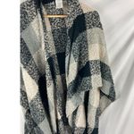Woolrich  Black White Plaid Warm Soft Cape Shawl Blanket Sweater Size OS Photo 2