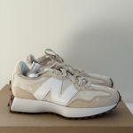 New Balance Figs 327 in Cream, Size 7.5 Photo 3