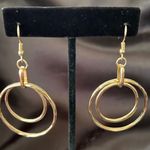 Boutique Gold Circles Necklace & Dangle Earrings Set Photo 3