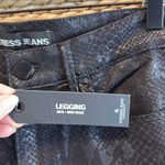 EXPRESS NWT  Mia Mid-Rise Black Snakeskin Jegging Jeans, 6 Photo 3