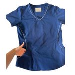 Skechers by Barco Women’s Scrub Top Medium Blue V-Neck Stretch Nursing Uniform Photo 2