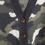 Arizona Jeans Arizona Jean Co. M Button Front Camo Sweater Cardigan in Army Green Photo 5