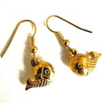 Gold tone fish earrings Photo 3