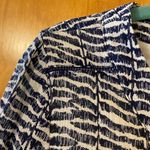 Vineyard Vines  Womens Navy Blue Zebra Pattern Silk Blend Blouse Top Career 8 Photo 2