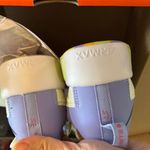 Nike Women's Shoes in White and Light Green Photo 4