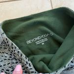 Beyond Yoga  Drak Green Patterned Pants Sz XS Photo 2