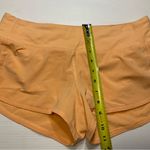 Lululemon Speed Up Low-Rise Lined Short 2.5" Summer Glow Peach Women Sz 6 Photo 4