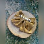 Vintage ribbed gold lame spring clip hair bow Photo 3