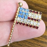 Vintage Patriotic‎ Faux RHINESTONE USA Flag Pin Gold Photo 0
