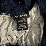 Torrid  Super Soft Crew Neck Eyelet Yoke Cold Shoulder Top Size 0/Large Casual. Photo 4