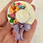 Hat with flowers and bow pin Photo 3