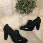 Clarks Indigo by  black leather/patent leather low booties sz 10 Photo 4