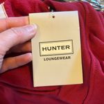 Hunter NWT  *Bundle* women’s 2 piece loungewear set and slipper socks sz M Photo 7
