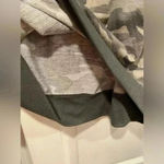 Splendid Women’s Lightweight Camo Crew Neck Pullover Ribbed Hem Cuffs Size Large Photo 4