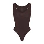 SKIMS  Seamless Sculpt Scoop Thong Bodysuit thick strap cocoa size S‎ NWOB Photo 3