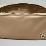 Lululemon  Everywhere mini 1L Belt Bag in trench NWT Photo 2