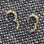 Yellow gold Huggies with rhinestones and a white star Photo 0