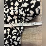 MELLODAY  BLACK & WHITE ANIMAL PRIT DOLMAN SHORT ROLLED SLEEVE SCOOP NECK BLOUSE Photo 3