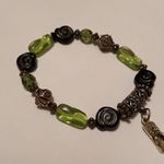 Women’s Black / Green Bead Stretchy Bracelet Flip Flop Sandal Charm Photo 4