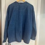 Bill Blass  Vintage 90s/Y2K Oversized Denim Shirt. Size: 3X. Medium Wash. Photo 3
