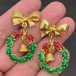 Vintage Unsigned Bow Holiday Wreath with Dangling Bell Christmas Earrings Photo 10