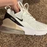 Nike Women’s Air Max 270 Shoes Photo 4