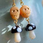 Handmade Kawaii y2k goth Czech skull glass & black mushroom unique dangle earrings🍄💀🖤 Photo 1