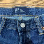 Gap NWT Women’s Mid Rise Sexy Boyfriend Jean Dark indigo C21 Photo 6