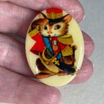 Vintage saluting kitty in uniform pin. Red Photo 2