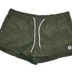 Vuori  Sunwashed Shorts High Rise, Outdoor in Army Green Photo 0