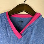 The North Face Reactor Hoodie in Heather Blue & Hot Pink Size Medium Photo 4