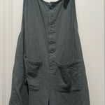 Entro Green green romper with front pockets! Photo 0